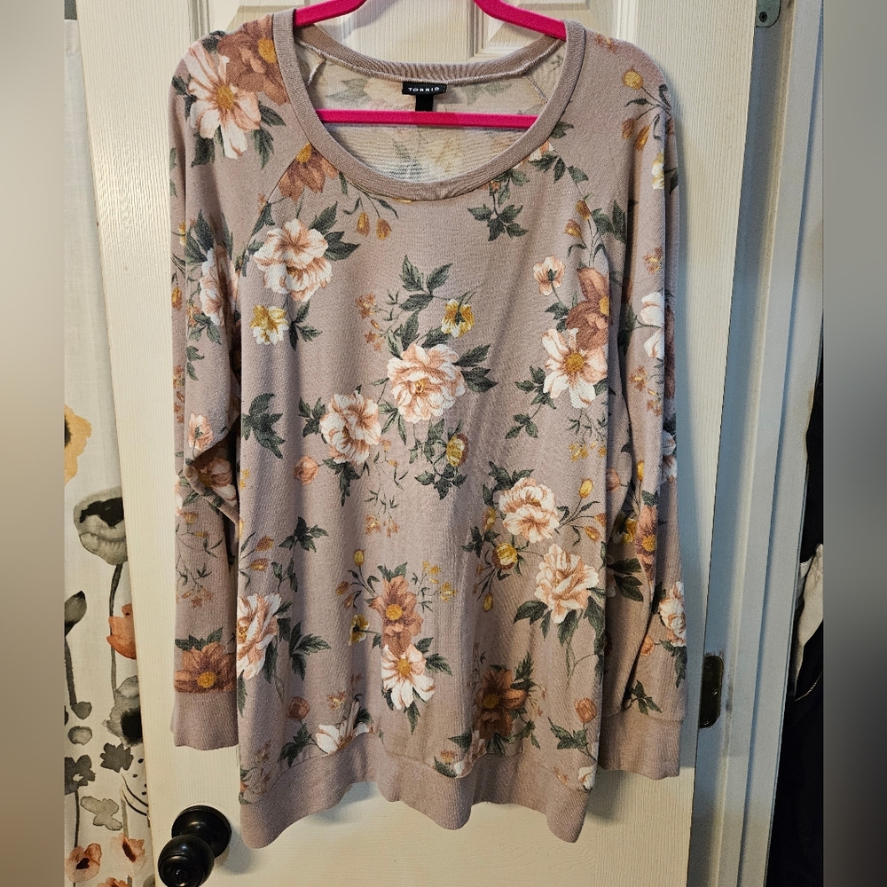 Torrid size 2 long sleeve top